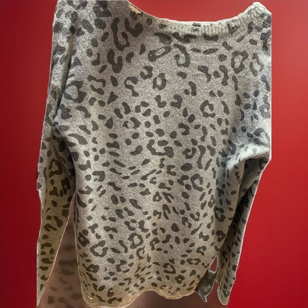Super Soft Stretchy Knit Distressed Leopard Sweater - Picture 4 of 4